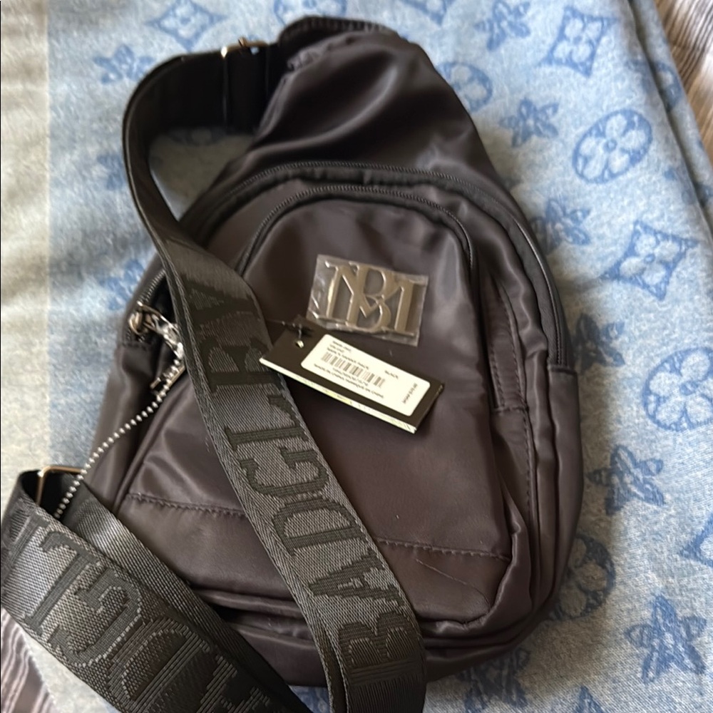 Badgley Mischka Sling/Belt Bag with Sleek Design - Picture 1 of 10